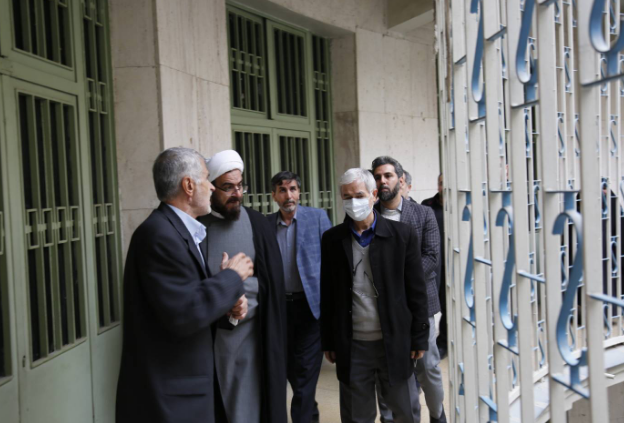 انتقاد رئیس مرکز ارتباطات مردمی از مدعیان غربی حقوق بشر در جریان بازدید از موزه عبرت